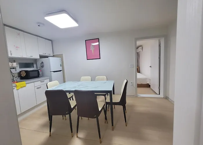 Sunny House Aparthotel