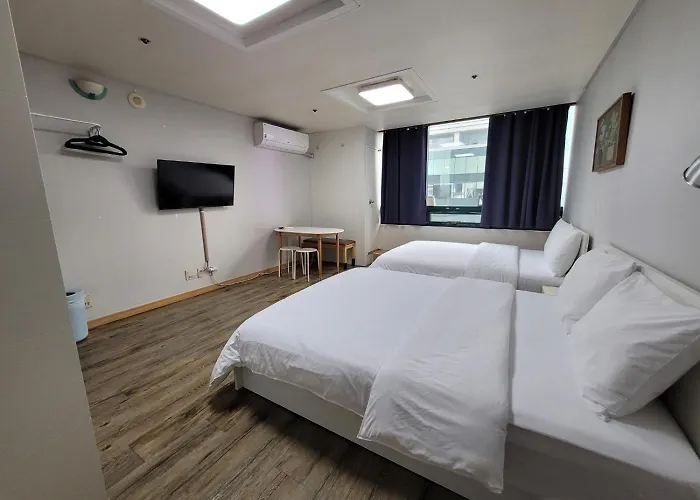 Sunny House Aparthotel