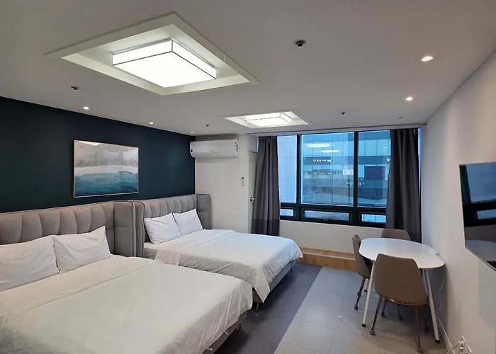 Sunny House Aparthotel *