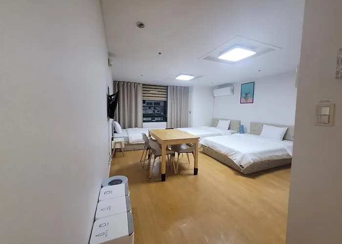 Sunny House Aparthotel