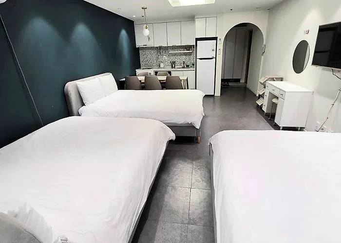 Sunny House Aparthotel *