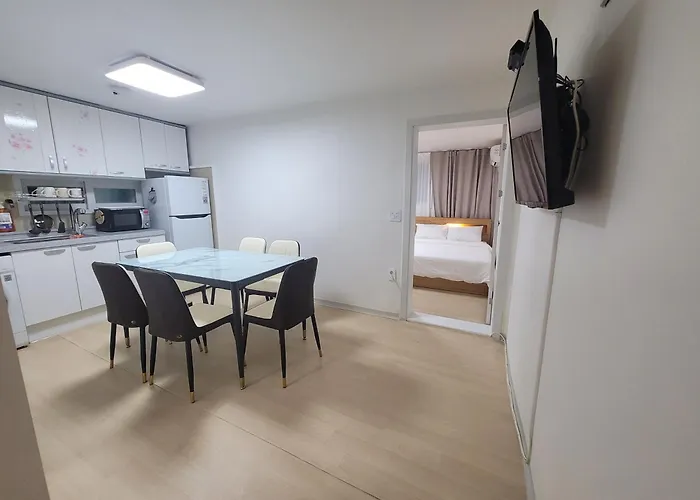 Sunny House Aparthotel