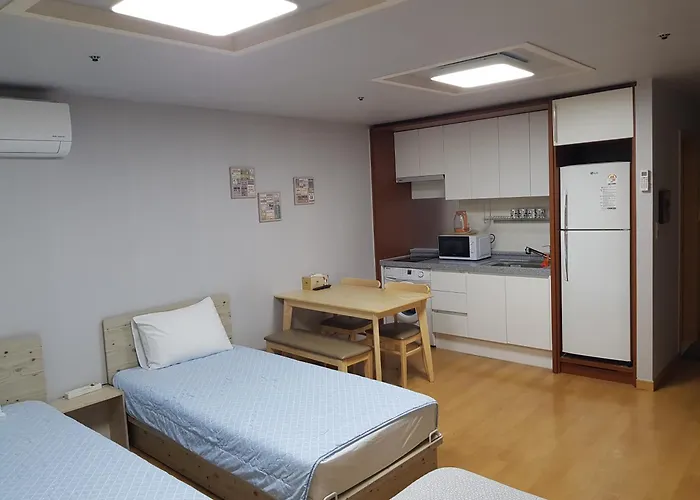 Sunny House Aparthotel *